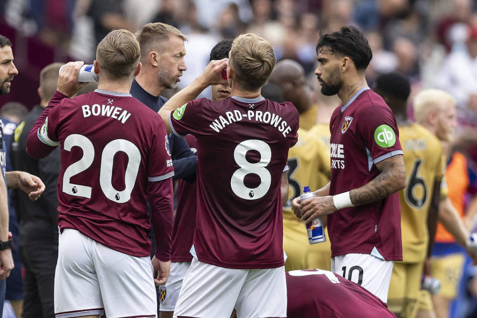 官方：英格兰名哨安东尼-泰勒将执法欧冠第4轮布鲁日vs巴萨