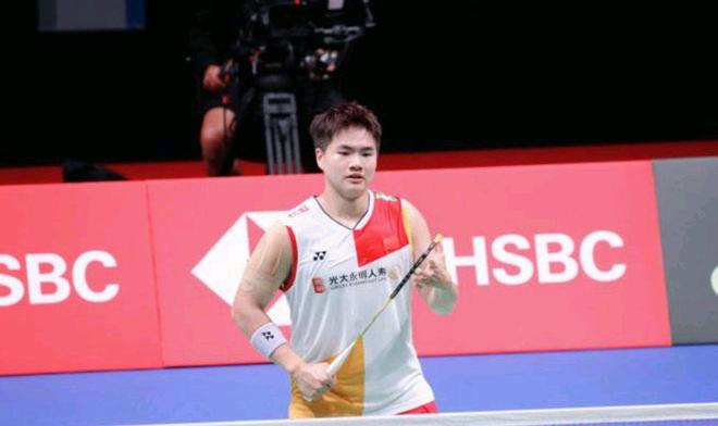 向他发出了 向他发出了