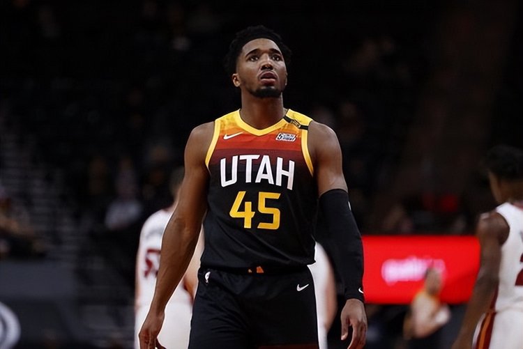 引人注目的 引人注目的